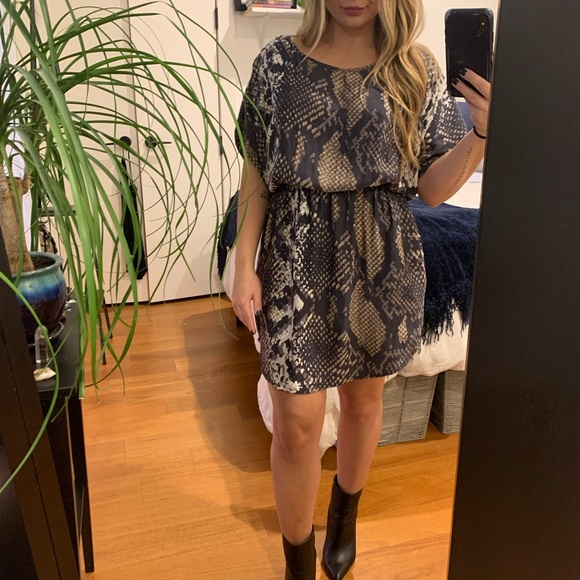 Dress - Picture 2 of 8